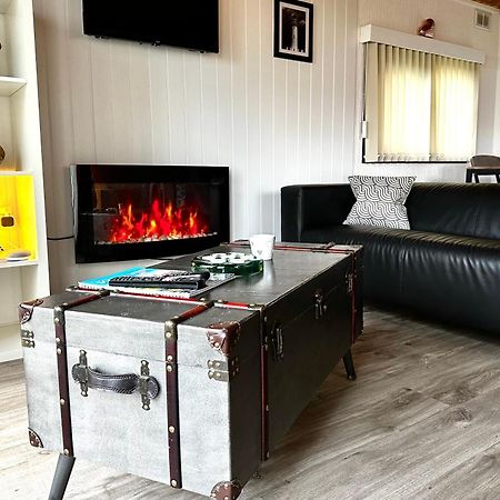 סטרנריר Lodge Cabin With Fabulous Views - Farm Holiday מראה חיצוני תמונה